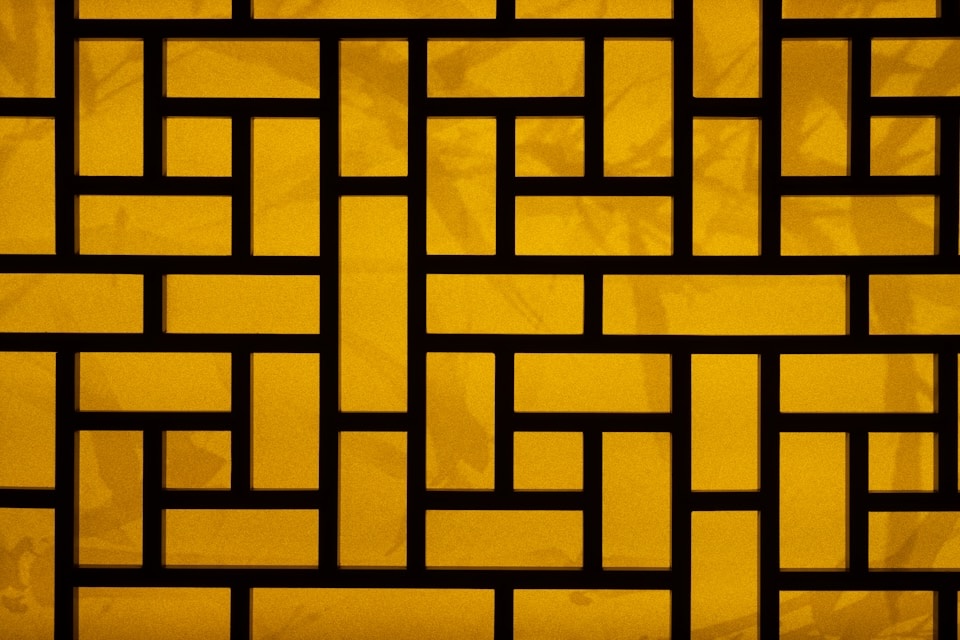 A pattern of yellow blocks of color with black edges
